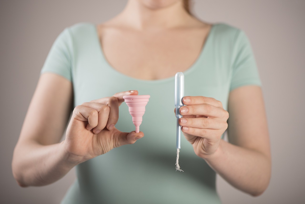 cup menstruelle et tampon hygiénique